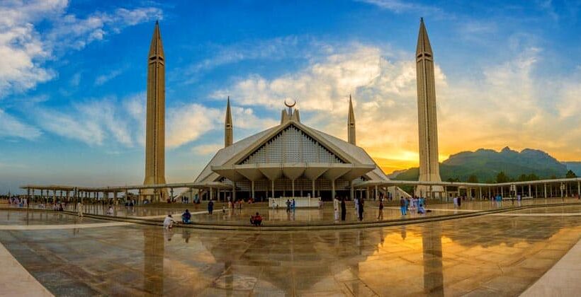 1 Day Pakistan Monument, Lok Virsa & Margalla Hills of Islamabad Tour